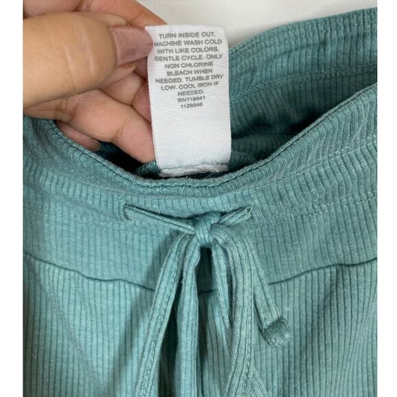 LIVI Mid Rise Rib Knit Capri Wide Leg Sage Green Size 14 / 16 - Picture 4 of 10